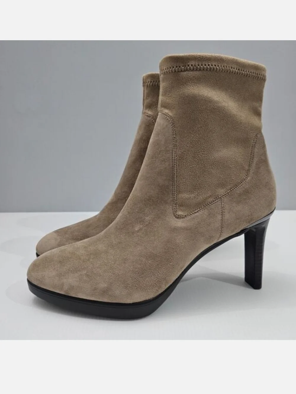 Donald Pliner Italia Ankle Boot Womens 9 Biscotti Tan Suede Stiletto Heel NEW